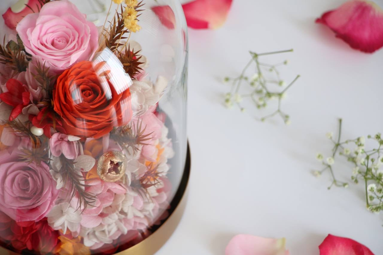 Florever lasting bouquet- Gold base Dome