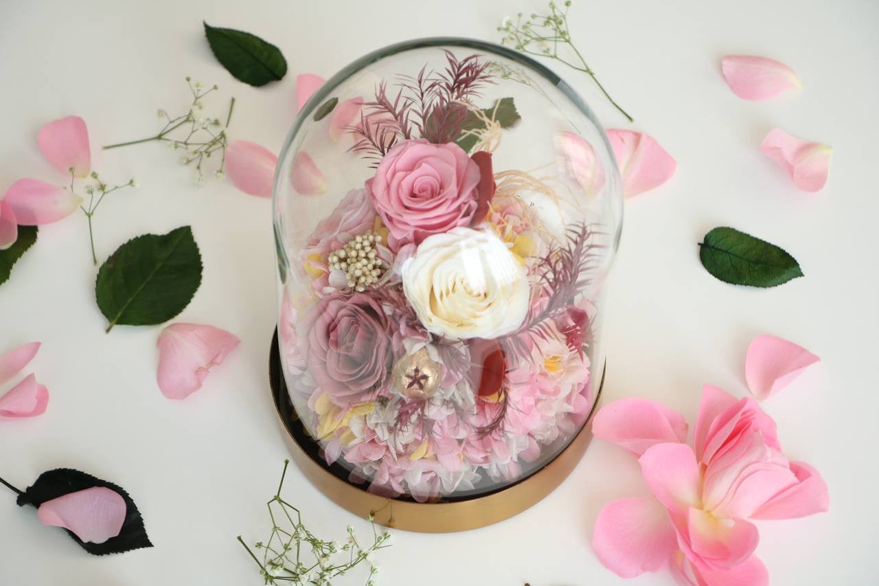 Florever lasting bouquet- Gold base Dome