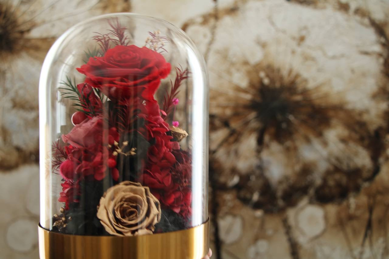 Florever lasting bouquet- Gold base Dome