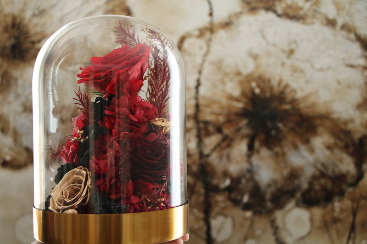 Florever lasting bouquet- Gold base Dome
