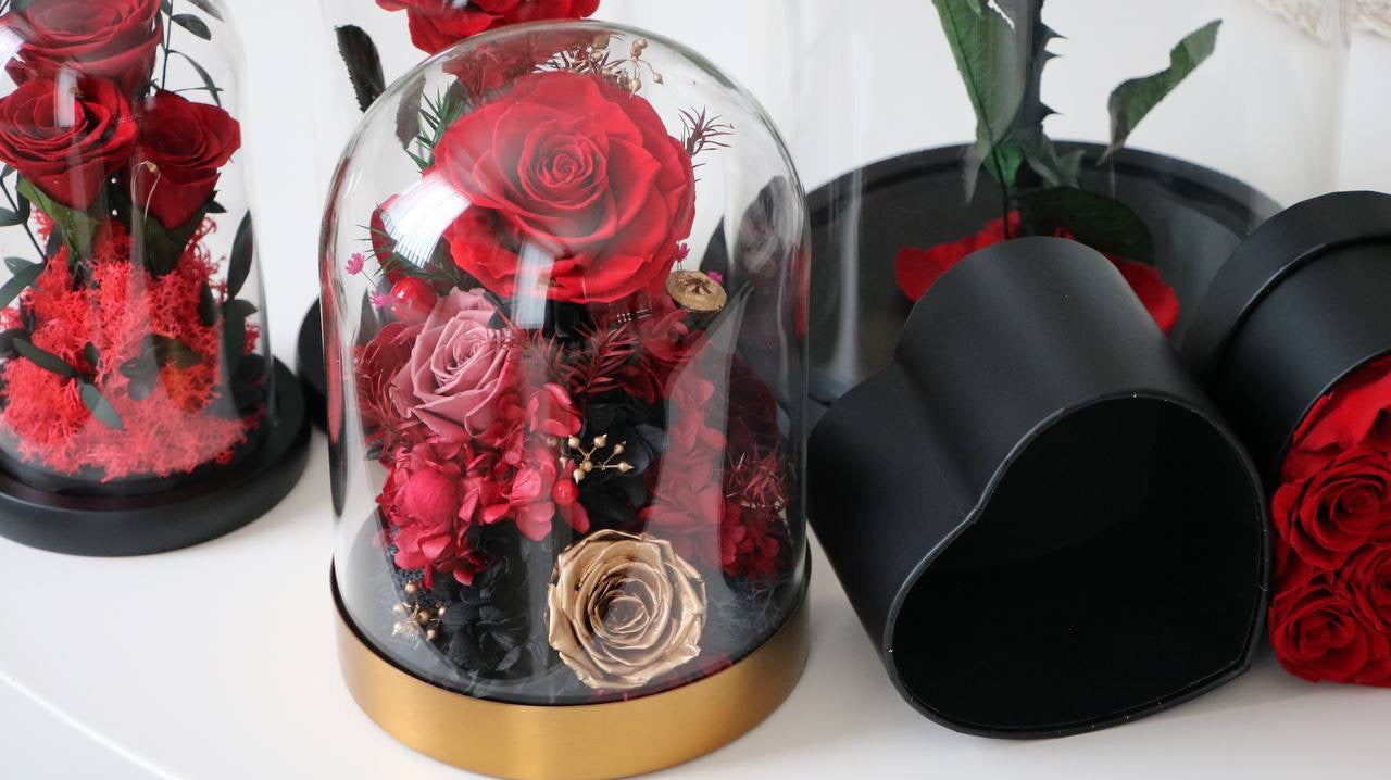 Florever lasting bouquet- Gold base Dome
