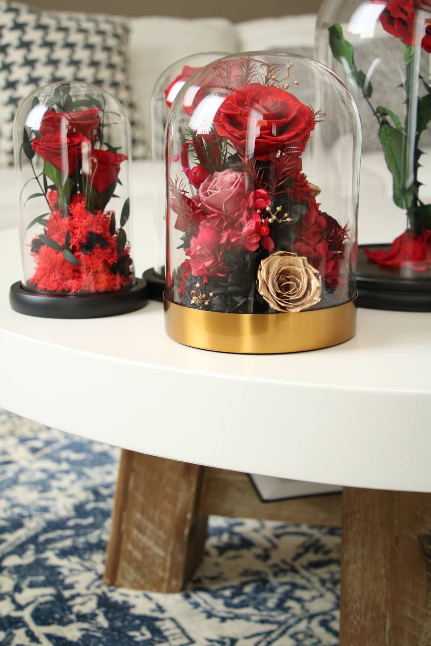 Florever lasting bouquet- Gold base Dome